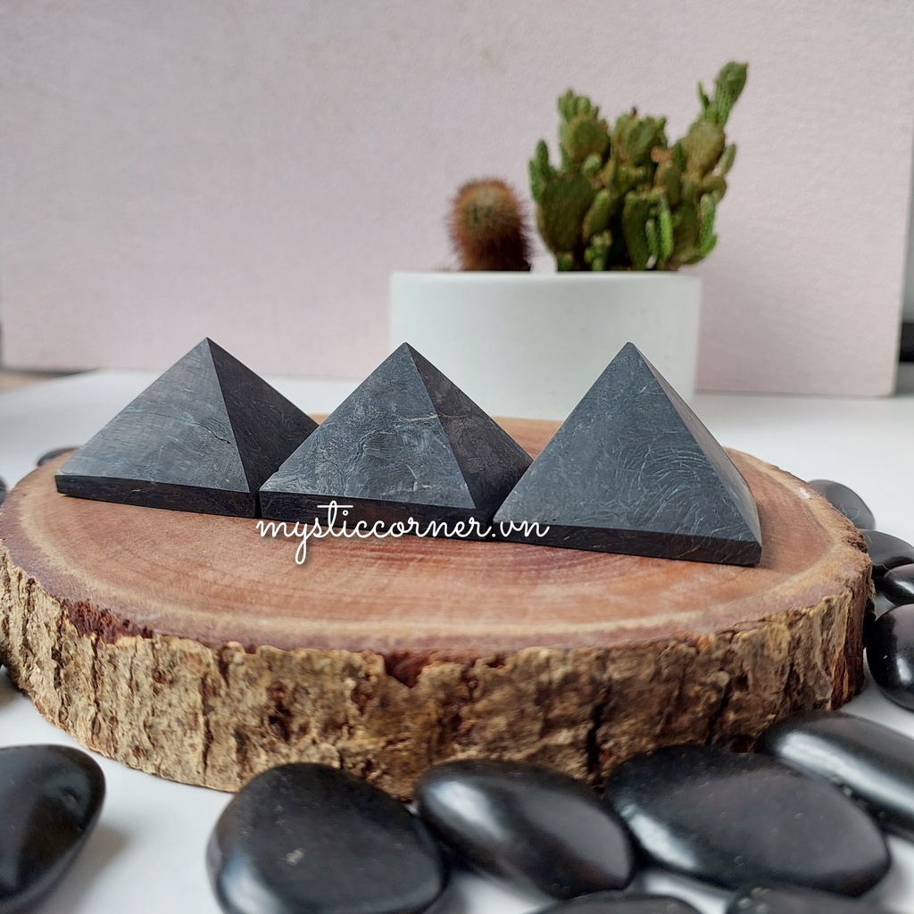 Kim tự tháp đá Shungite ngăn chặn bức xạ điện từ, đá năng lượng, đá thanh tẩy, đá phong thủy trong Tarot, Reiki