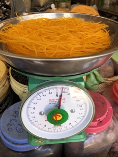 Mì vắt vàng (mì chiên giòn)