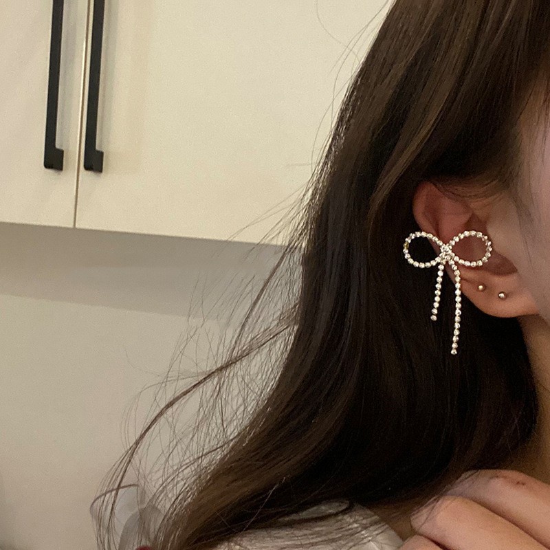 Bông Tai Dạng Kẹp Không Xỏ Lỗ Hình Nơ Đính Đá Phối Tua Rua Cao Cấp Thời Trang