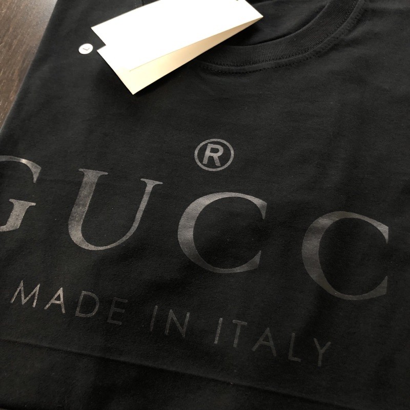 Gucci Áo Thun Đen In Chữ Font Italy Cá Tính Tỷ Lệ 1: 1