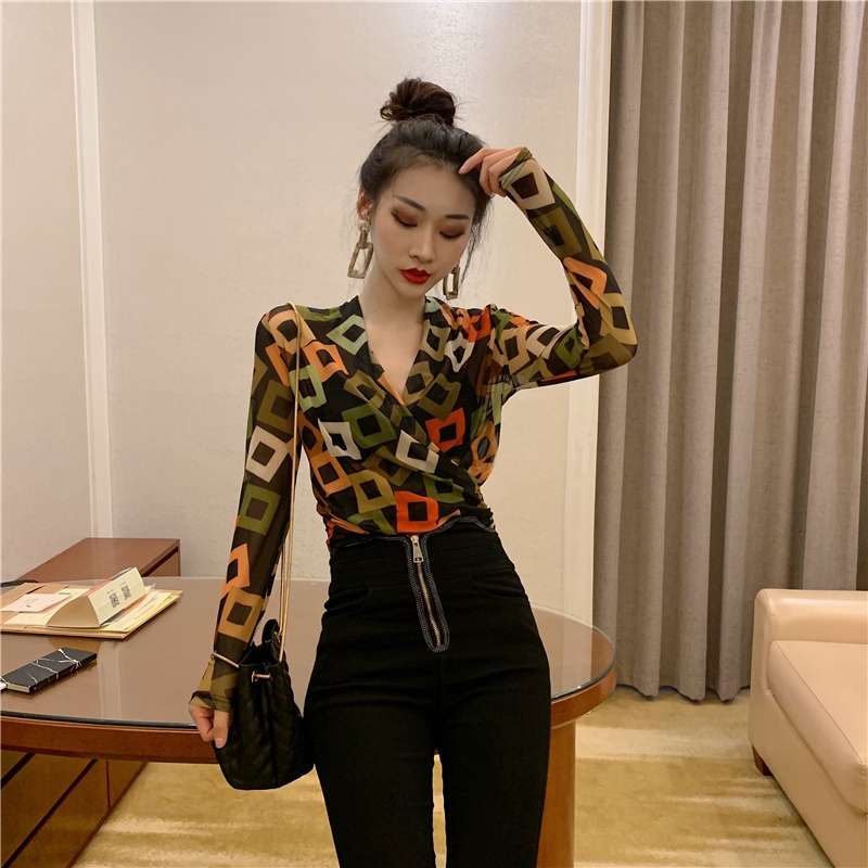 Áo thun IELGY tay dài cổ chữ V thời trang | BigBuy360 - bigbuy360.vn