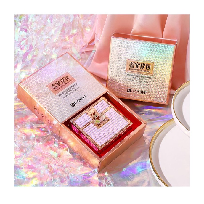 Set son 3 cây với thiết kế túi xách nhỏ nhắn, với 3 màu son mịn đẹp thời thượng.