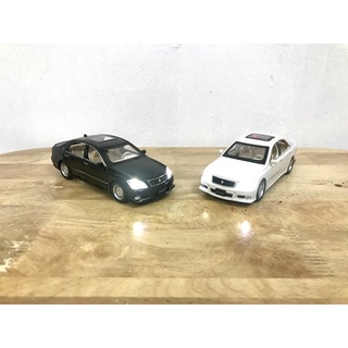 Mô hình xe toyota crown năm 2003 _ tỷ lệ 1:32
