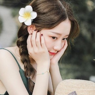 Hoa cài tóc đi biển