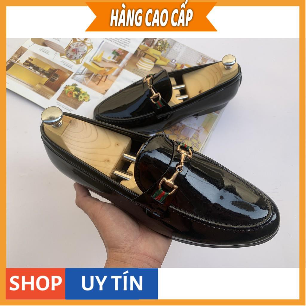 Giày Tây Nam Thiết Kế Da Bóng Gắn Xích Vàng Cực Phong Cách | BigBuy360 - bigbuy360.vn