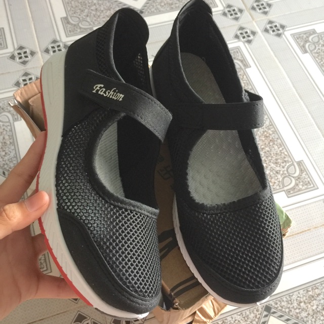 Giày đi bộ cho bà và mẹ