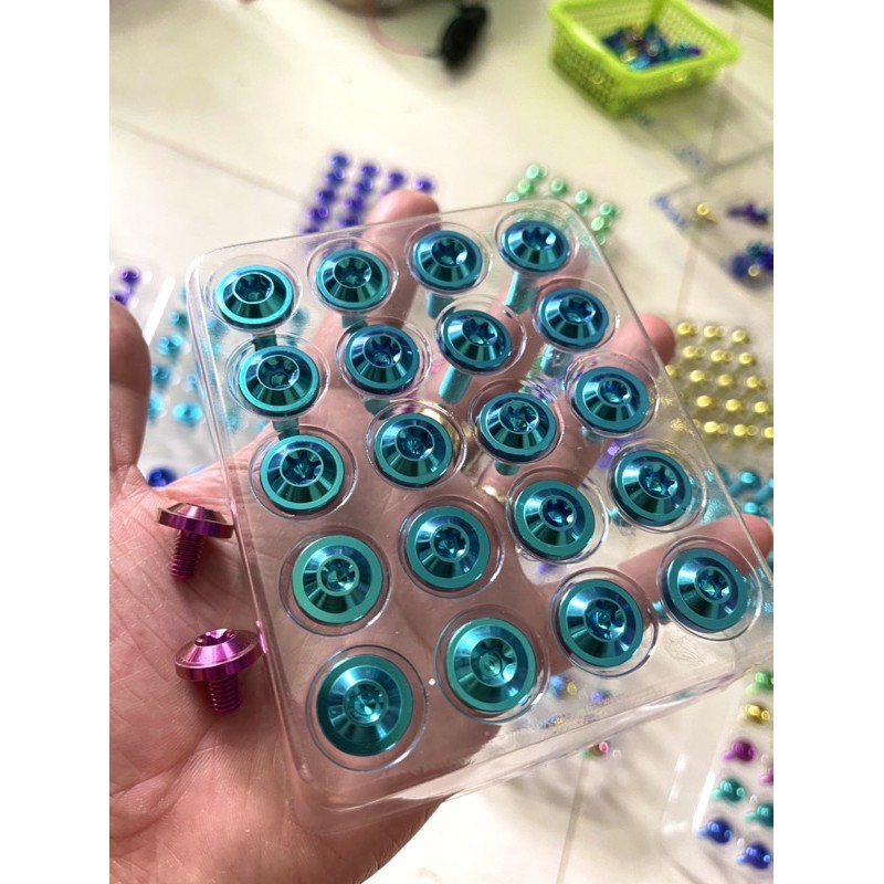 1 con Ốc titan gr5 m6x10 dù to bắt nón bảo hiểm ốp pô che sên