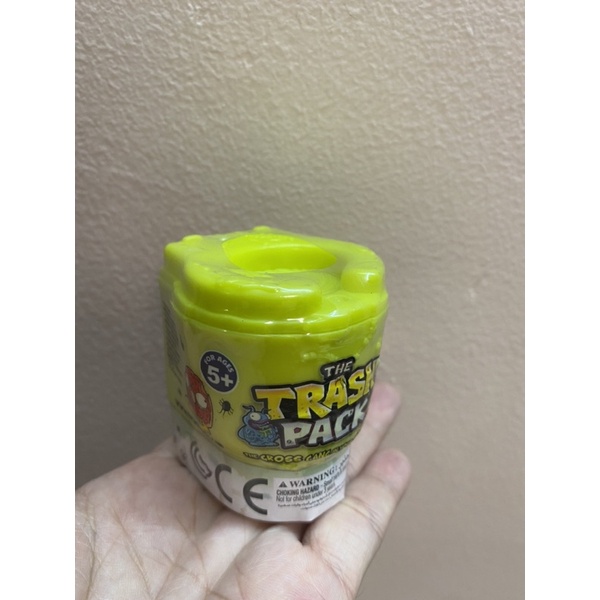 Mô hình đồ chơi Grossery Gangs series 5 bồn cầu bao gồm 2 nhân vật bên trong