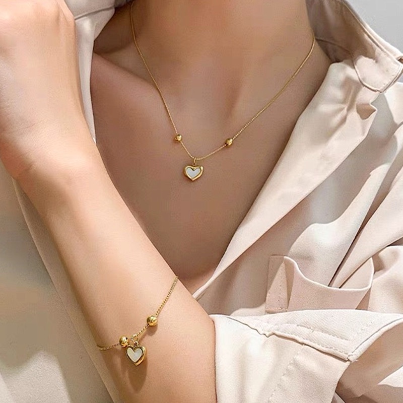 dây chuyền titan nữ Mặt dây chuyền trái tim bằng vàng 18k Vòng cổ của nữ Phụ kiện thời trang đơn giản dễ thương