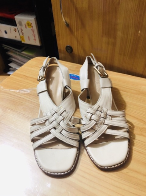 Giày hiệu Hàn quốc da thật new 95% size 37