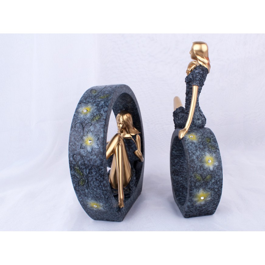 decor trang trí phòng khách. tượng cô gái đọc sách. set tượng cô gái đọc sách. decor trang trí phòng khách