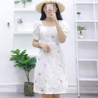 Váy trắng thêu hoa tay bồng