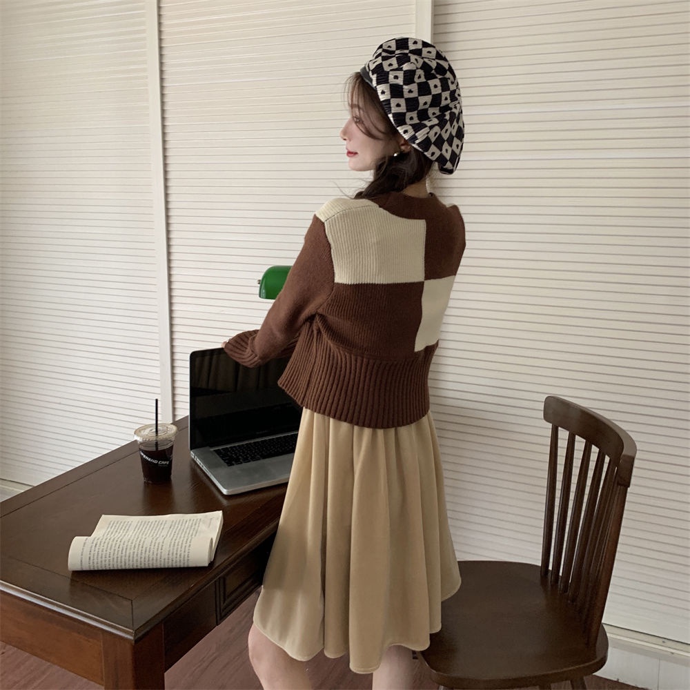 Áo khoác len tay dài cổ chữ V màu sắc tương phản phong cách Hàn Quốc cho nữ