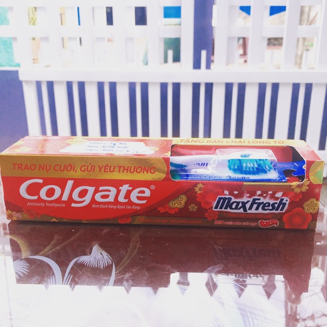 Kem đánh răng Colgate Maxfresh Đỏ phiên bản giới hạn the mát cực độ 230g tặng kèm bàn chải