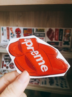 Miếng Dán Sticker Supreme xe máy, mũ bảo hiểm