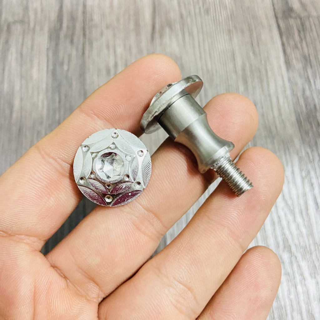 Bộ 2 ốc gắn đầu xe WAVE, DREAM thái, ốc kiểu INOX 304 sáng bóng mẫu SALAYA trang trí xe siêu chất
