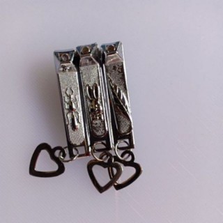 Bấm móng tay trẻ em