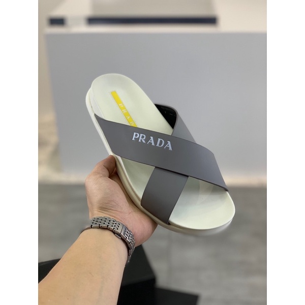 Dép nam da Prada thiết kế quai đan chéo nhau có in logo thương hiệu mềm mại thoải mái khi đi
