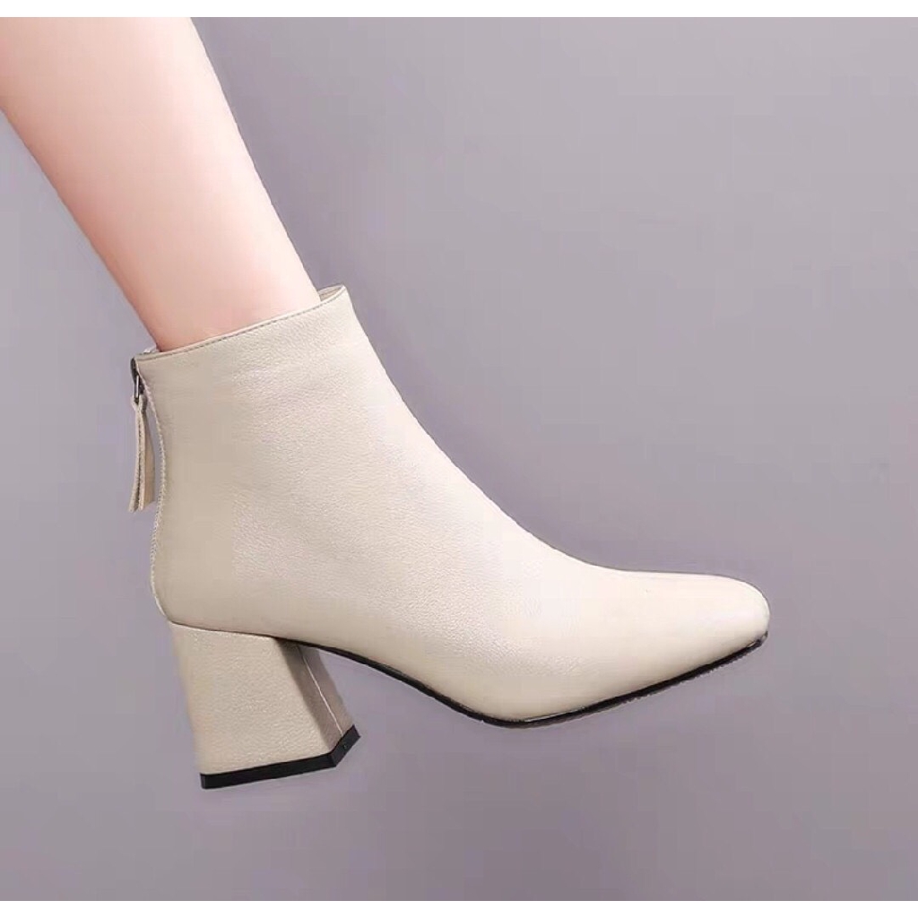 Bốt da lỳ gót vuông 7p dáng trơn mã A1/8257 | BigBuy360 - bigbuy360.vn