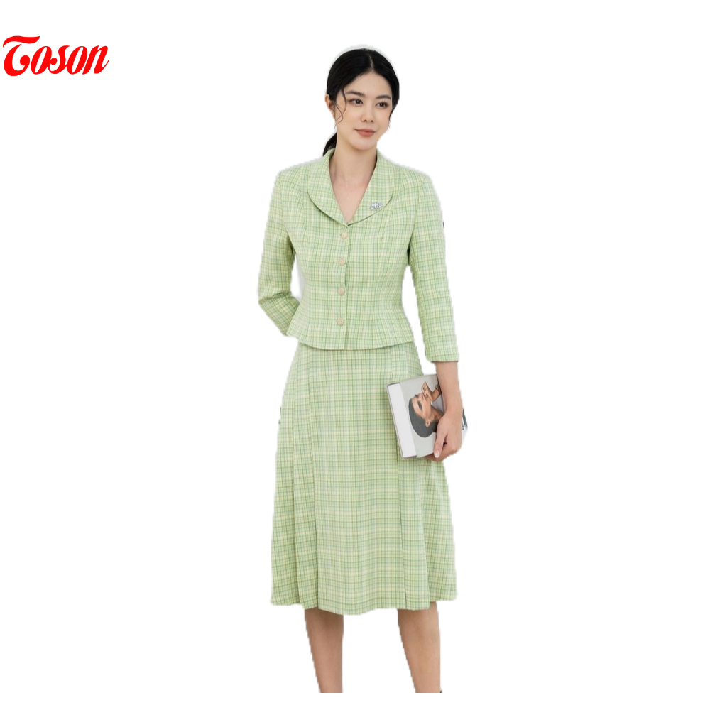 Bộ đồ kẻ xanh kate hàn: Áo vest cổ sam + chân váy xếp ly Toson B8324X52