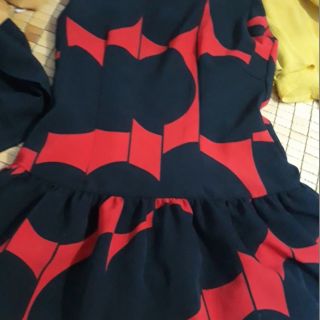 Quần áo thanh lý. màu đỏ đen. mới 90%. size m.