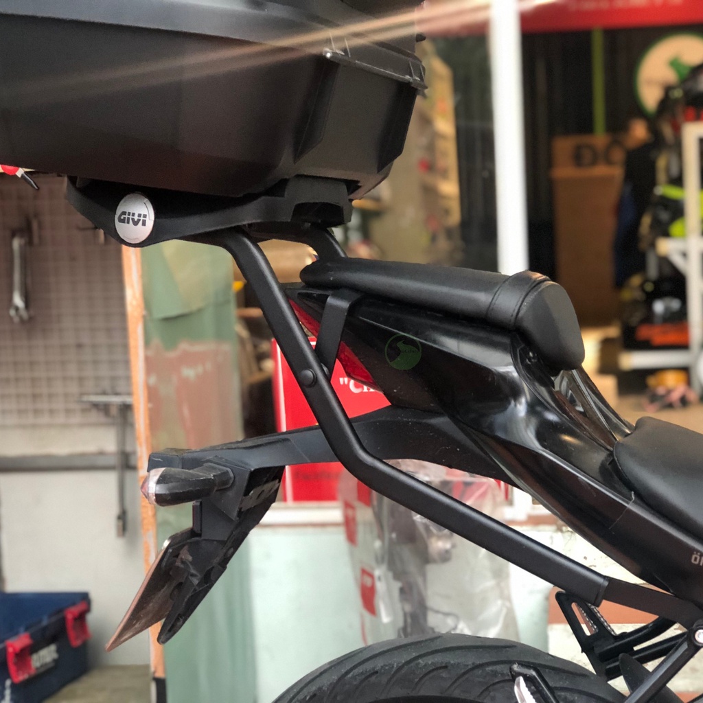 Baga sau Givi SRV GSX R150/S150 chịu lực cao gắn được thùng sau Givi chính hãng