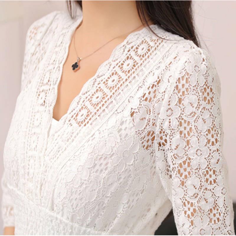 Đầm tay dài phối ren hoa thiết kế cổ chữ V quyến rũ | BigBuy360 - bigbuy360.vn