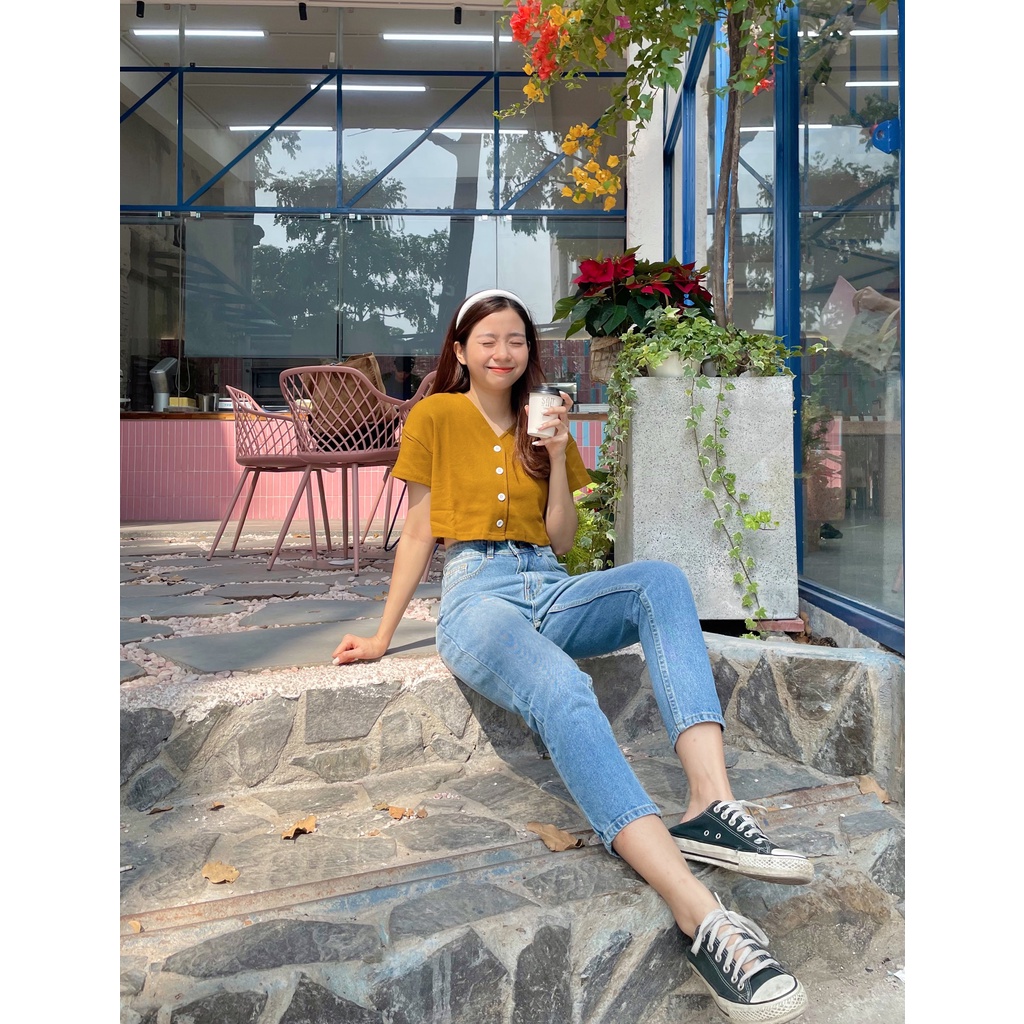 Áo Croptop Tay Ngắn Cổ Tim Nút Gài Màu Vàng  CTTN-V
