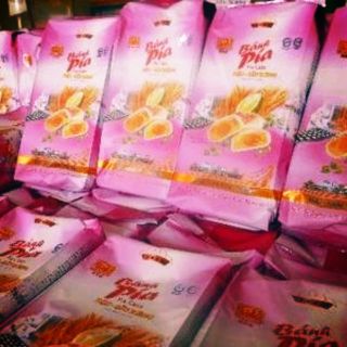 Bánh pía Tân Huê Viên Bốn sao Đặc sản sóc trăng thời gian sử dụng 90 Tp đậu xanh,sầu riêng, bột năng, bột mì............