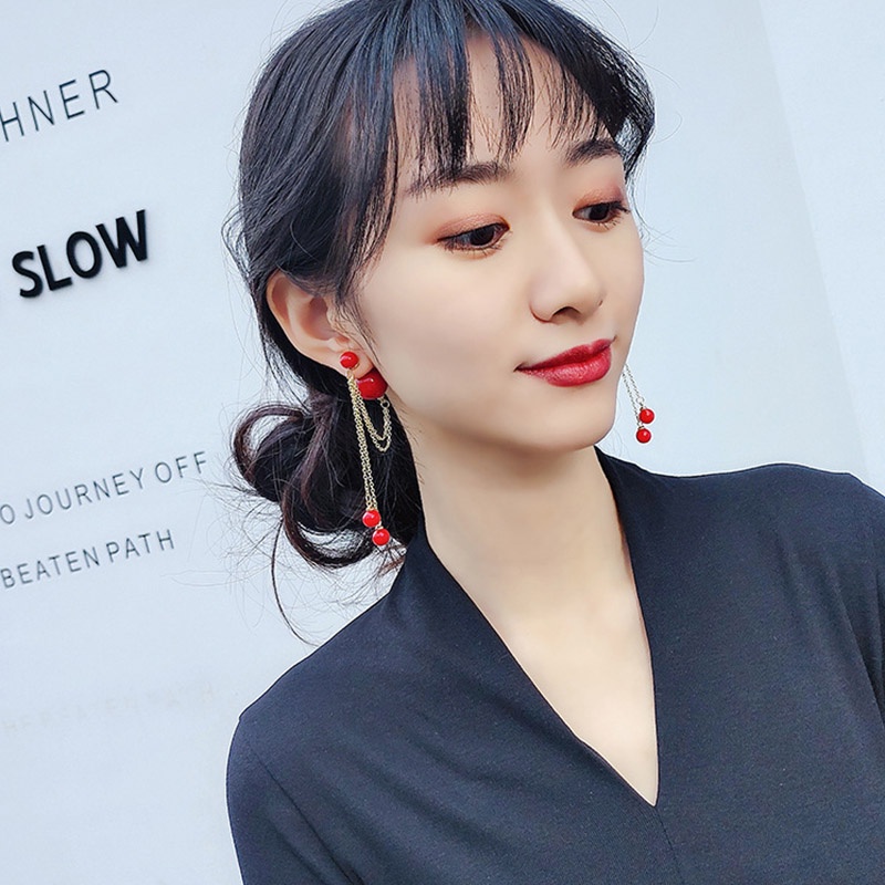 Khuyên tai dáng dài đính ngọc trai nhân tạo phối tua rua màu đỏ mừng năm mới