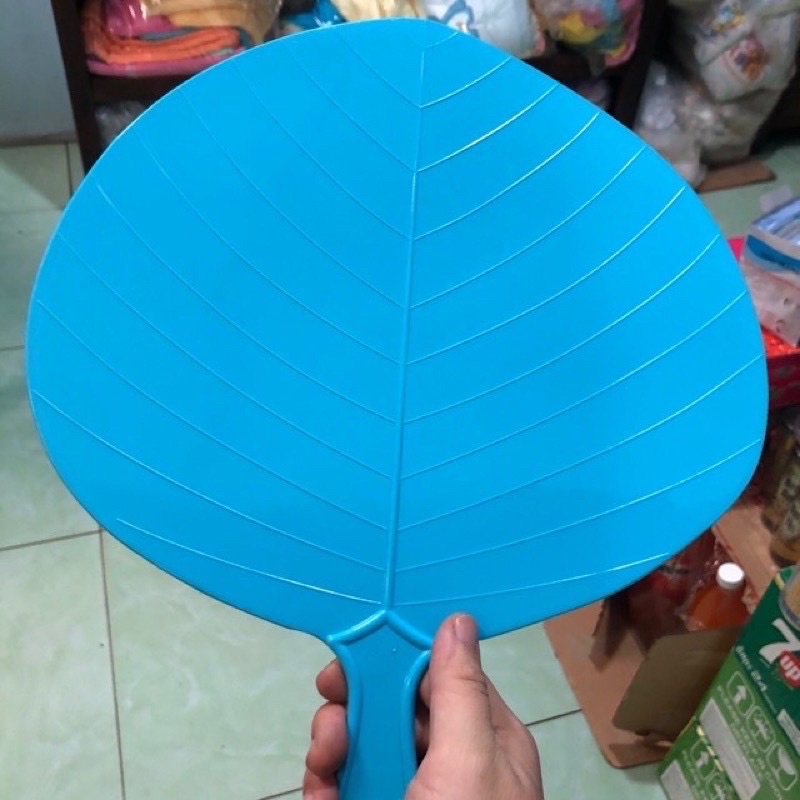 Quạt nhựa cầm tay 2 kích cỡ