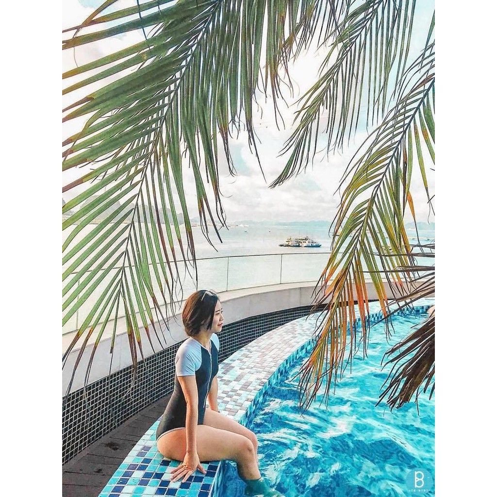 Bikini 1 mảnh , Bodysuit tay ngắn cộc tay có khóa kéo màu đen phối trắng Hiền Hồ🏖️Freeship🏖️