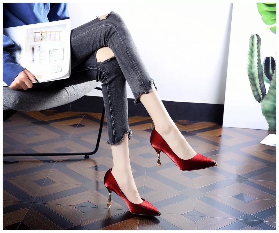 Giày Cao Gót Mũi Nhọn Bằng Lụa Satin Màu Đỏ 7cm 2021