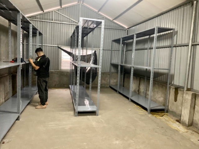 Kệ sắt v lỗ đa năng 3 tầng dài 1m, Rộng 0,3m cao 1m