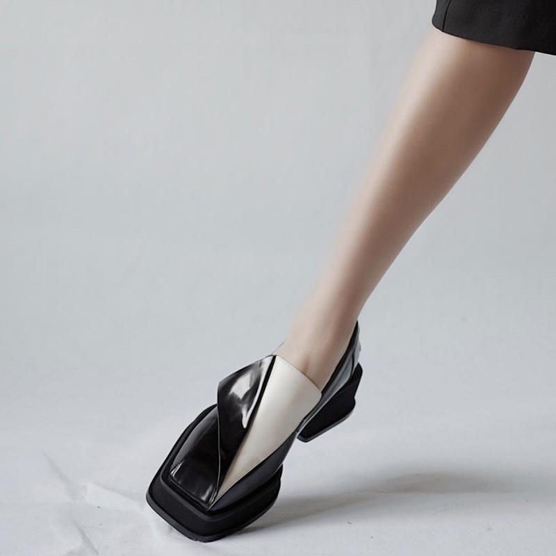 Giày gia bóng mẫu mới siêu độc lạ và phá cách, dễ dàng giúp bạn thật bắt mắt trong nhưng trang phục cổ điển.
