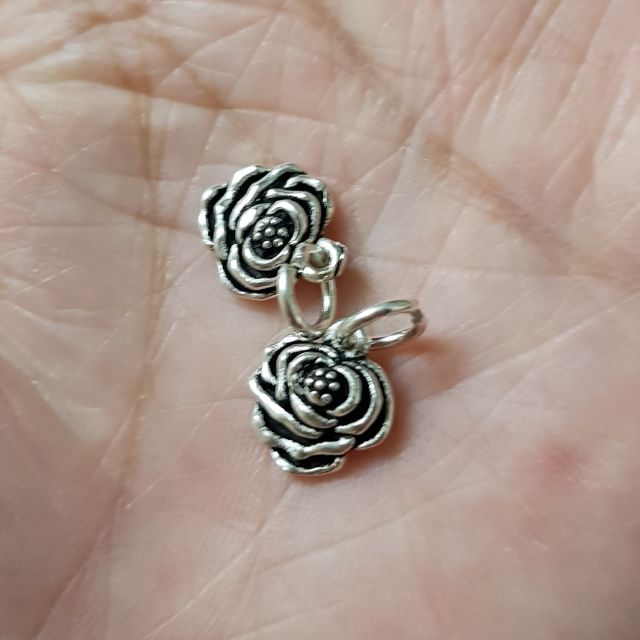Charm bạc treo hoa mẫu đơn xi đen