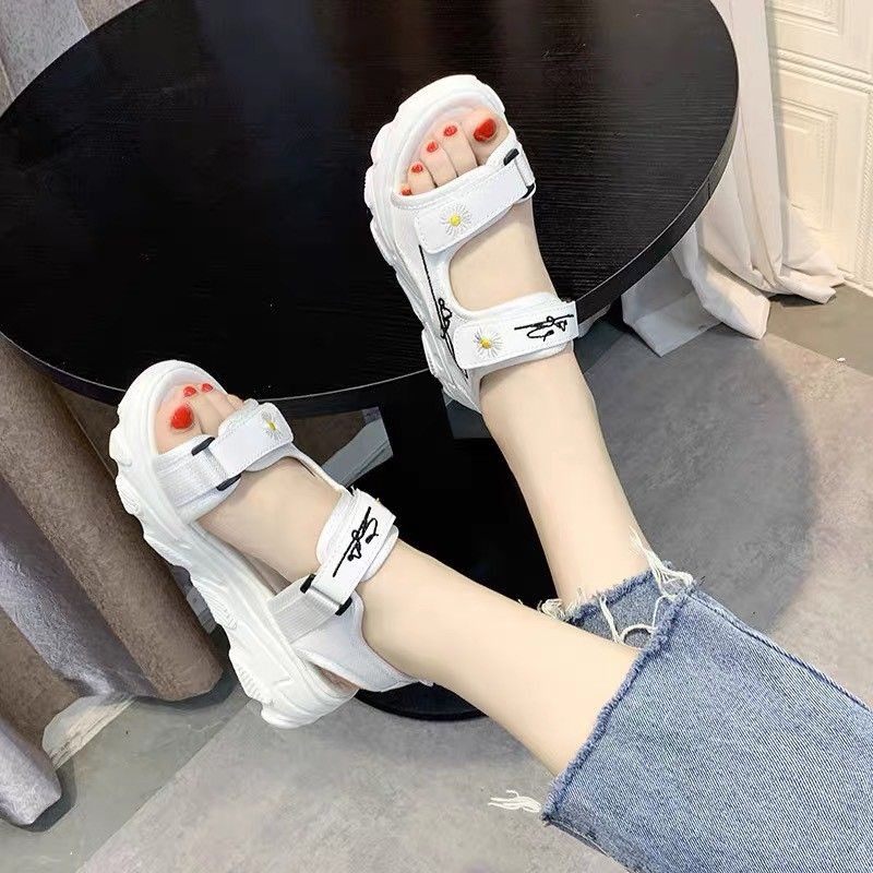 (2 MÀU) Sandal nữ thời trang Ulzang 2 quai ngang hoa cúc 2 màu đế cao siêu êm