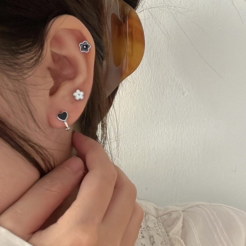 𝐯𝐞𝐥𝐯𝐞𝐭𝐩𝐢𝐧𝐤.𝐚𝐜𝐜🇰🇷 | Khuyên tai chốt bi vặn bông hoa nhiều màu