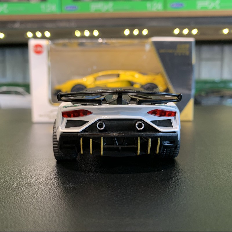 Xe mô hình trưng bày siêu xe Lamborghini SVJ 63 tỉ lệ 1:32 màu trắng