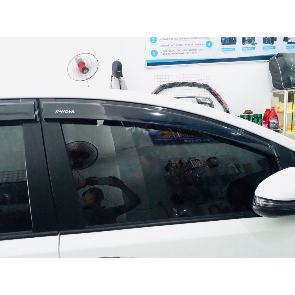 Vè che mưa TOYOTA INNOVA 2017-2022 Thái chất liệu dày dặn - tặng kèm keo trợ dính