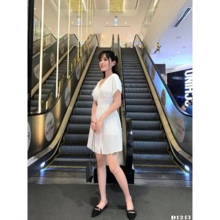 Jumpsuit giả đầm voan cổ V