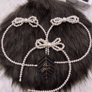 Bờm xoắn ngọc - bờm nơ ngọc