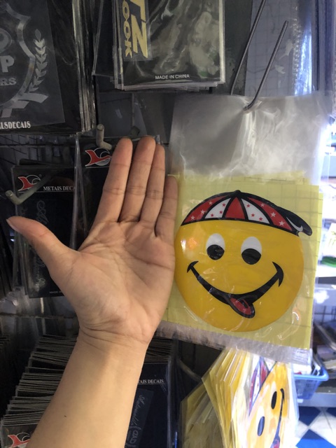 Tem mặt cười dán xe máy