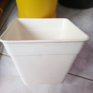 Chậu nhựa cứng vuông