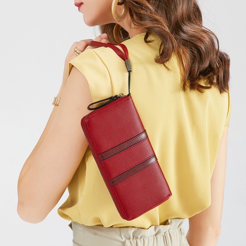 Ví dài cầm tay có dây đeo cổ tay dành cho nữ