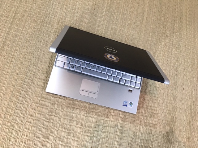 Laptop UFO Dell XPS M1330 vỏ nhôm thời trang sang trọng văn phòng đẹp like new