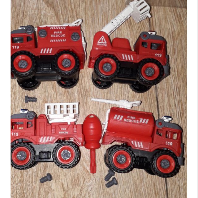 Sét 4 xe mô hình cứu hỏa tháo lắp bằng nhựa kích thước 8x5x6cm