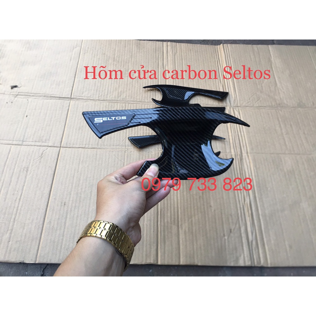 Ốp tay nắm cửa , hõm cửa KIA SELTOS 2020, NHỰA vân carbon ABS cao cấp