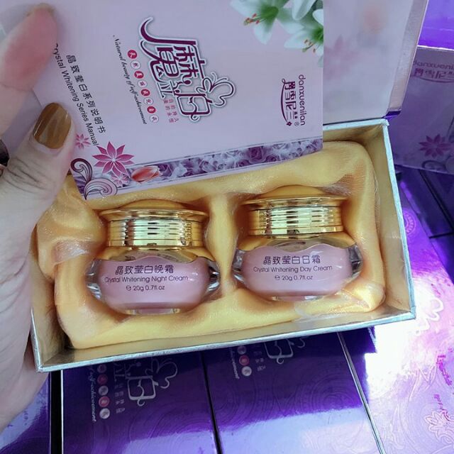 Cặp đôi ngày đêm hồng