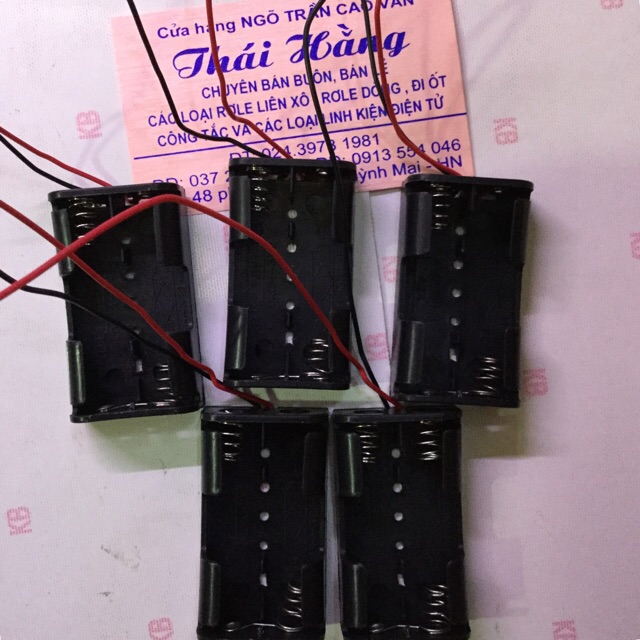 Bộ khay 2 pin 1.5V giá cho 5 chiếc